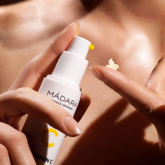 Mádara Vitamin C Illuminating Recovery Cream on ihon superkirkastaja.